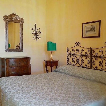 Bed And Breakfast Riviera Di Chiaia Turrisi Naples Bilik gambar